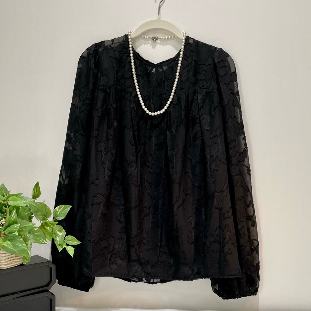 Black Floral Modern Lace Chic Blouse - Picture 7 of 8
